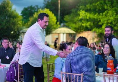 FESTEJA EL ALCALDE RAMÓN SÁNCHEZ ABDALA A LOS MAESTROS DEL MUNICIPIO DE TEPEHUANES